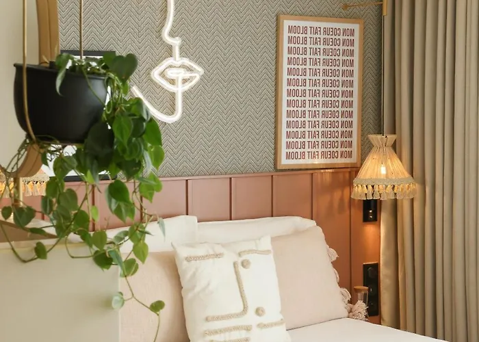 Hotel Bloom House & 4*