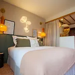 Bloom House & 4*
