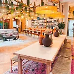 Otel Bloom House & 4*