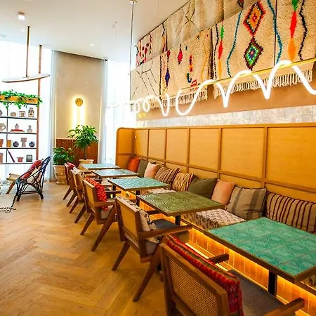 فندق Bloom House & 4*