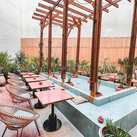 Hotel Bloom House & 4*