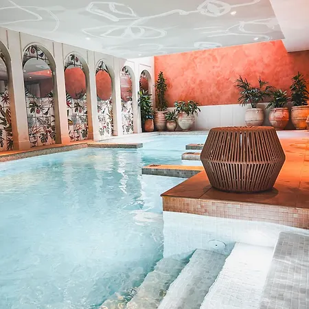 Bloom House & Hotel