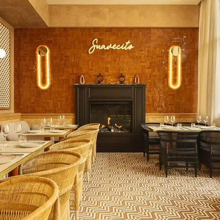 Hotel Bloom House & 4*