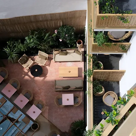 فندق Bloom House &