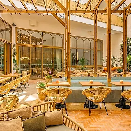 Hotell Bloom House &
