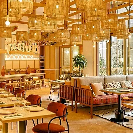 Hotel Bloom House & 4*