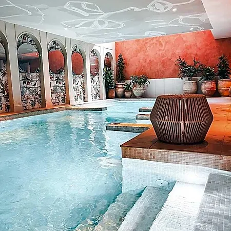 Hotel Bloom House & 4*