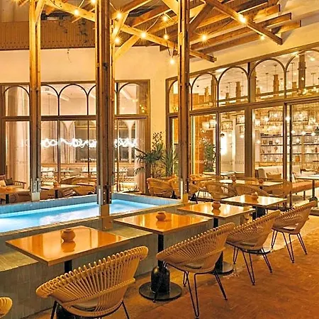 Hotel Bloom House & 4*