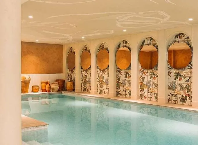 Bloom House & Отель 4*