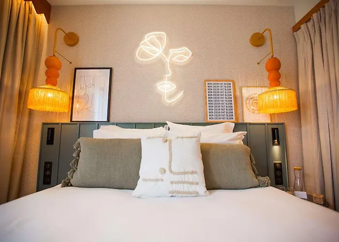 Bloom House & 4* Париж