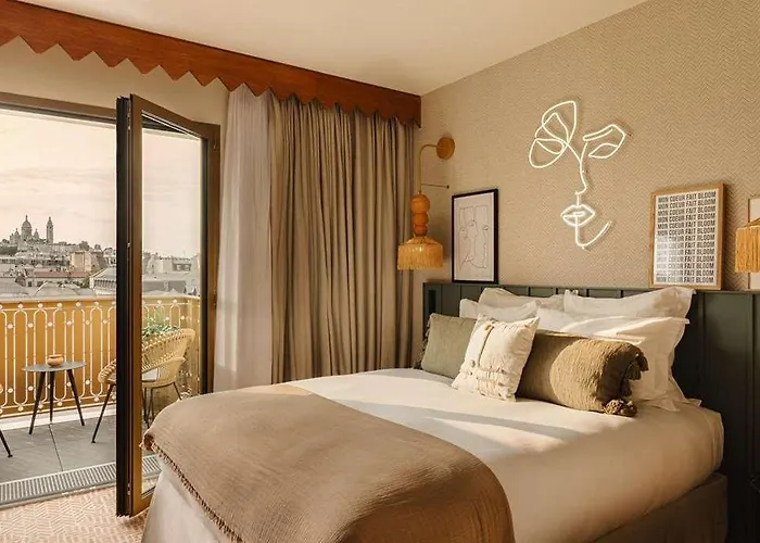 Отель Bloom House &