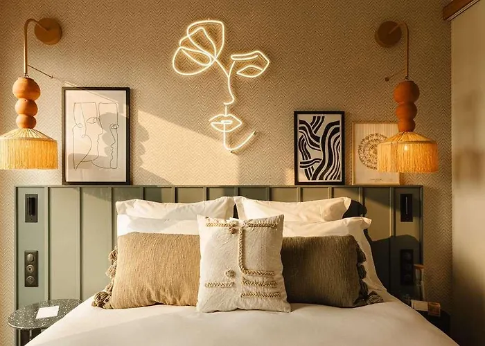 Bloom House & Париж