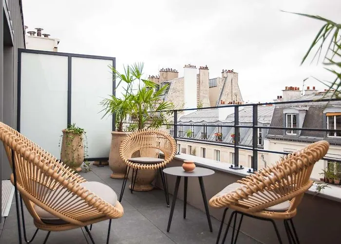 Bloom House & 4* Париж