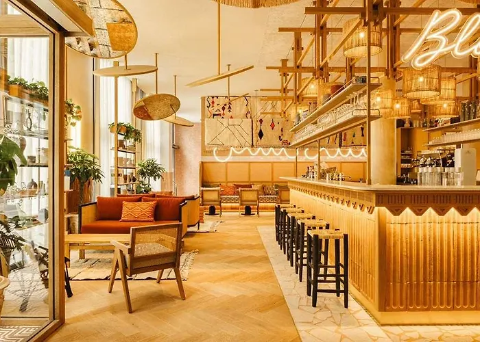 Bloom House & 4* Париж