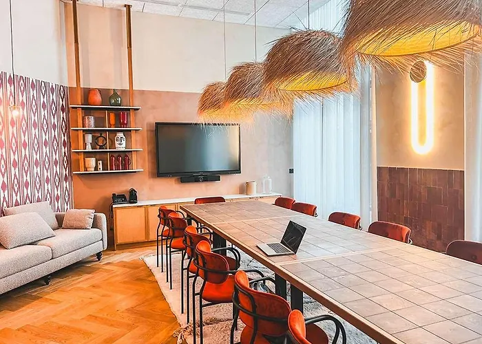 Bloom House & Отель 4*