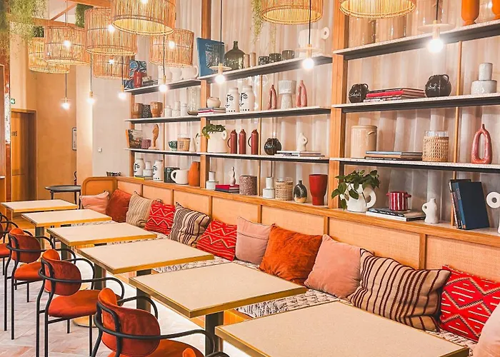 Bloom House & Отель Париж