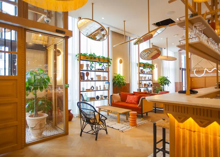 Bloom House & 4* Париж