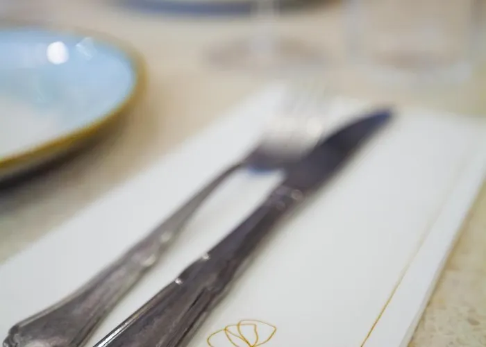 Bloom House & 4* Париж