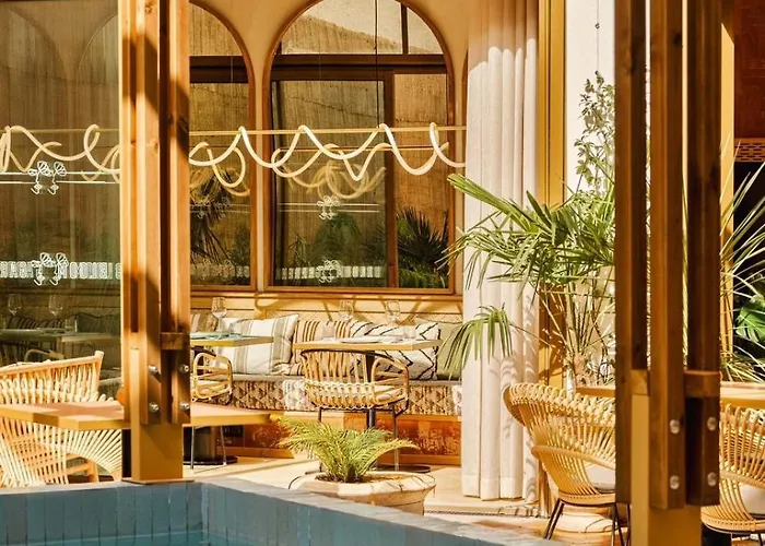 Bloom House & 4* Париж