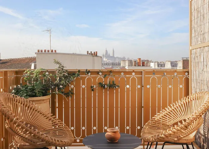 Bloom House & Отель