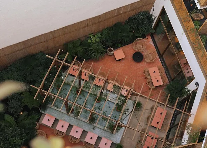 Bloom House & 4* Париж