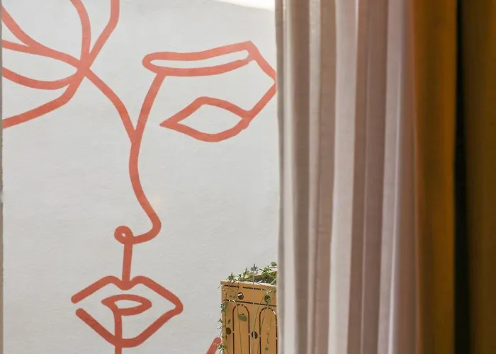 Bloom House & Отель Париж