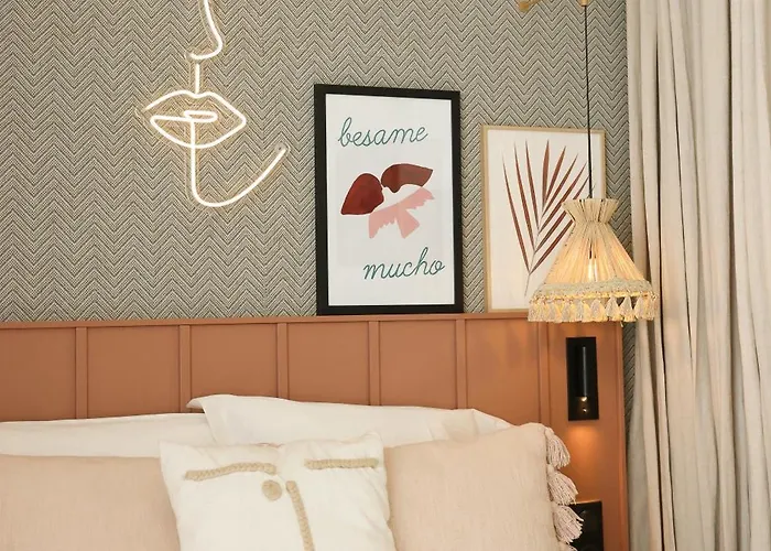 Bloom House & Отель