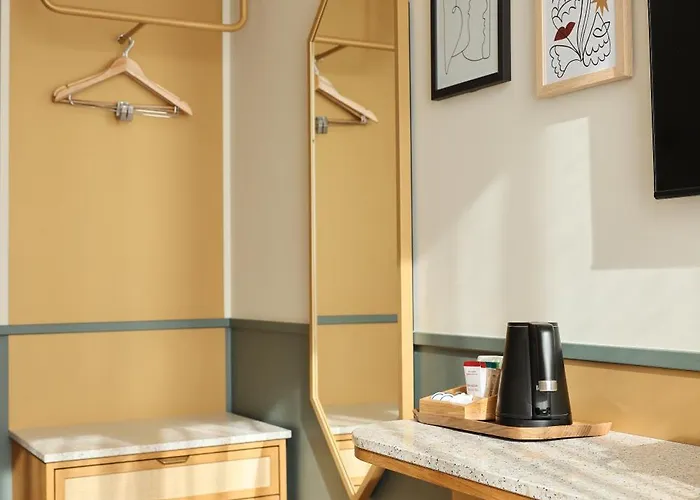 Bloom House & 4* Париж