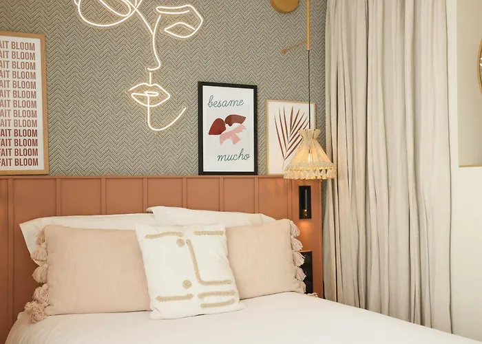 Bloom House & Отель 4*