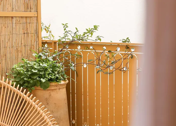 Bloom House & 4* Париж