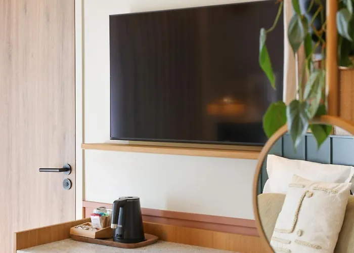 Отель Bloom House &