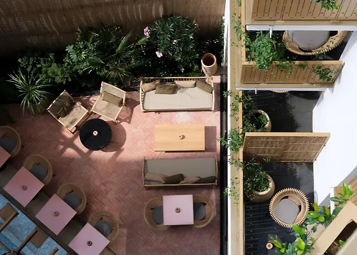 Отель Bloom House &