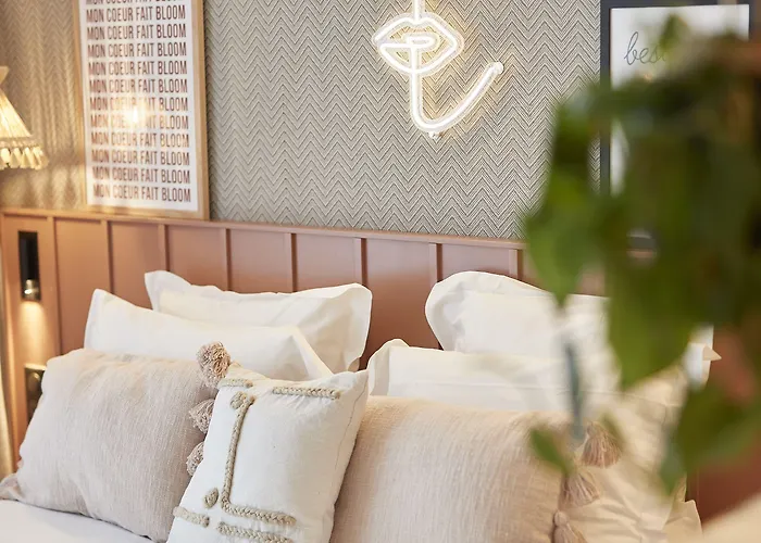 Bloom House & 4* Париж