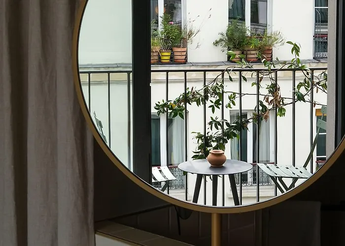 Bloom House & Отель Париж