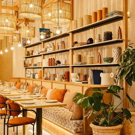 Bloom House & 酒店 4*