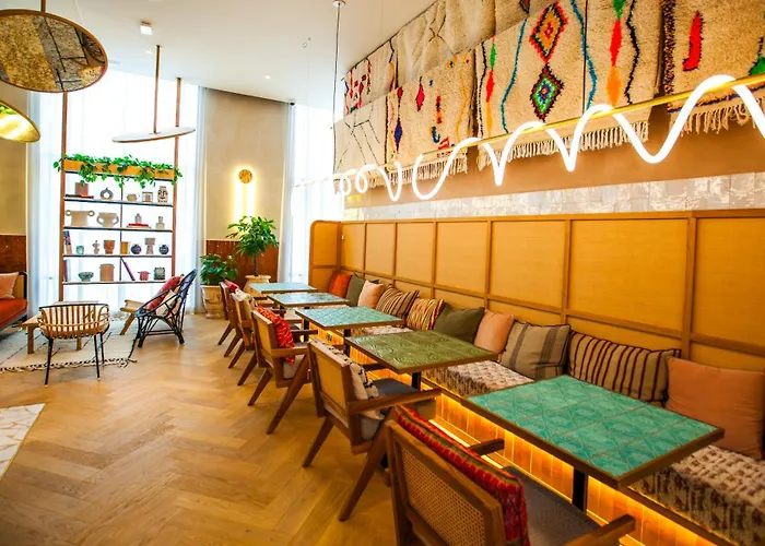 Hotell Bloom House & 4*