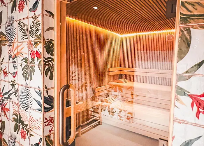 Hotell Bloom House & 4*