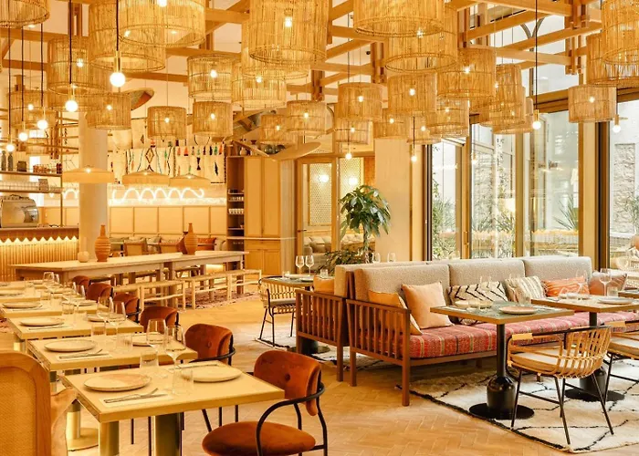 Hotell Bloom House & 4*