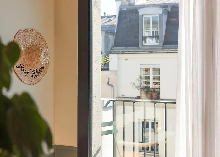 Hotell Bloom House & 4*