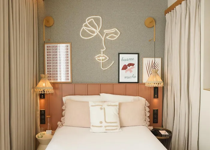 ホテル Bloom House &